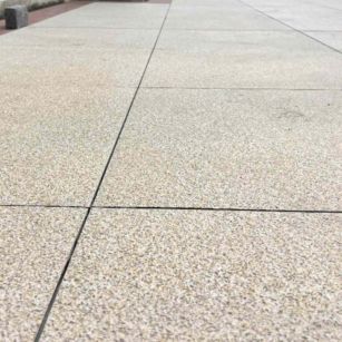 徐州 黄金麻花岗岩石板材荔枝面地面铺装效果