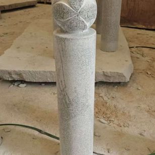 徐州 芝麻白花岗岩石材挡车石柱、停车柱、圆柱挡车柱、方柱挡车柱等