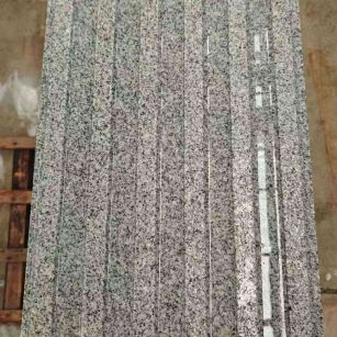 徐州 芝麻白花岗岩荔枝面雕刻盲道，盲条