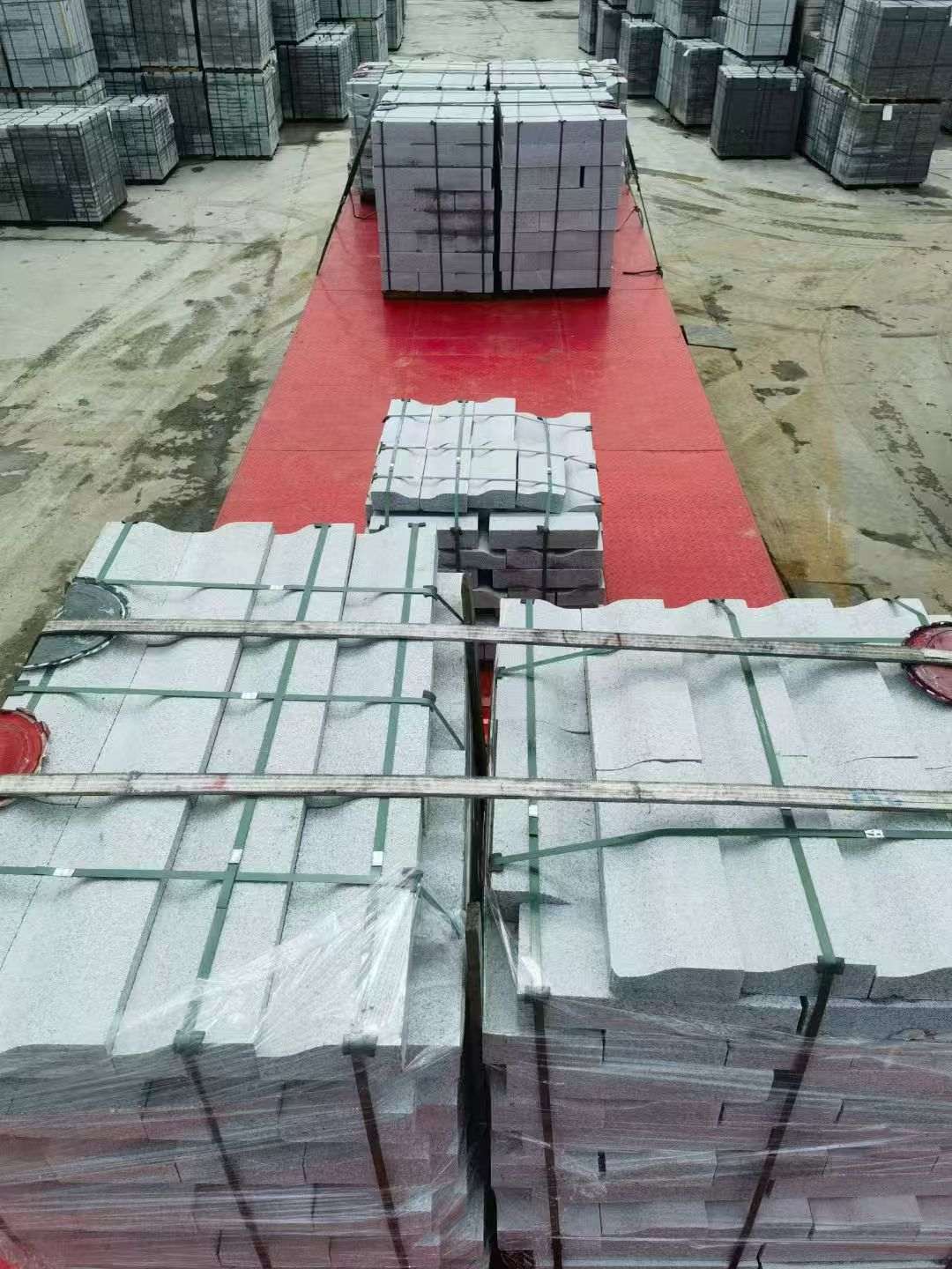 徐州 芝麻白仿形加直形路沿石出货日常