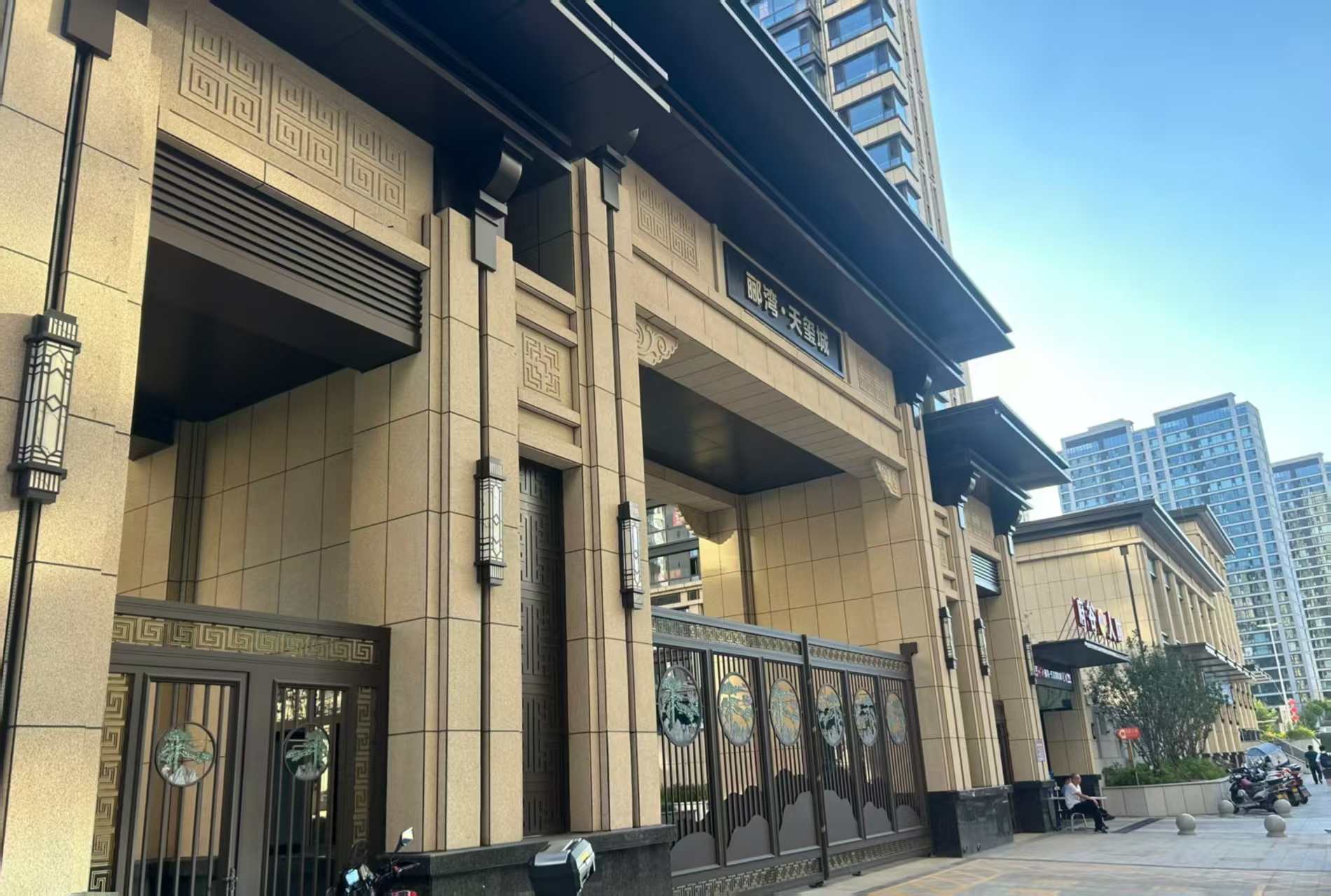 徐州 黄金麻花岗岩荔枝面小区门楼外墙干挂