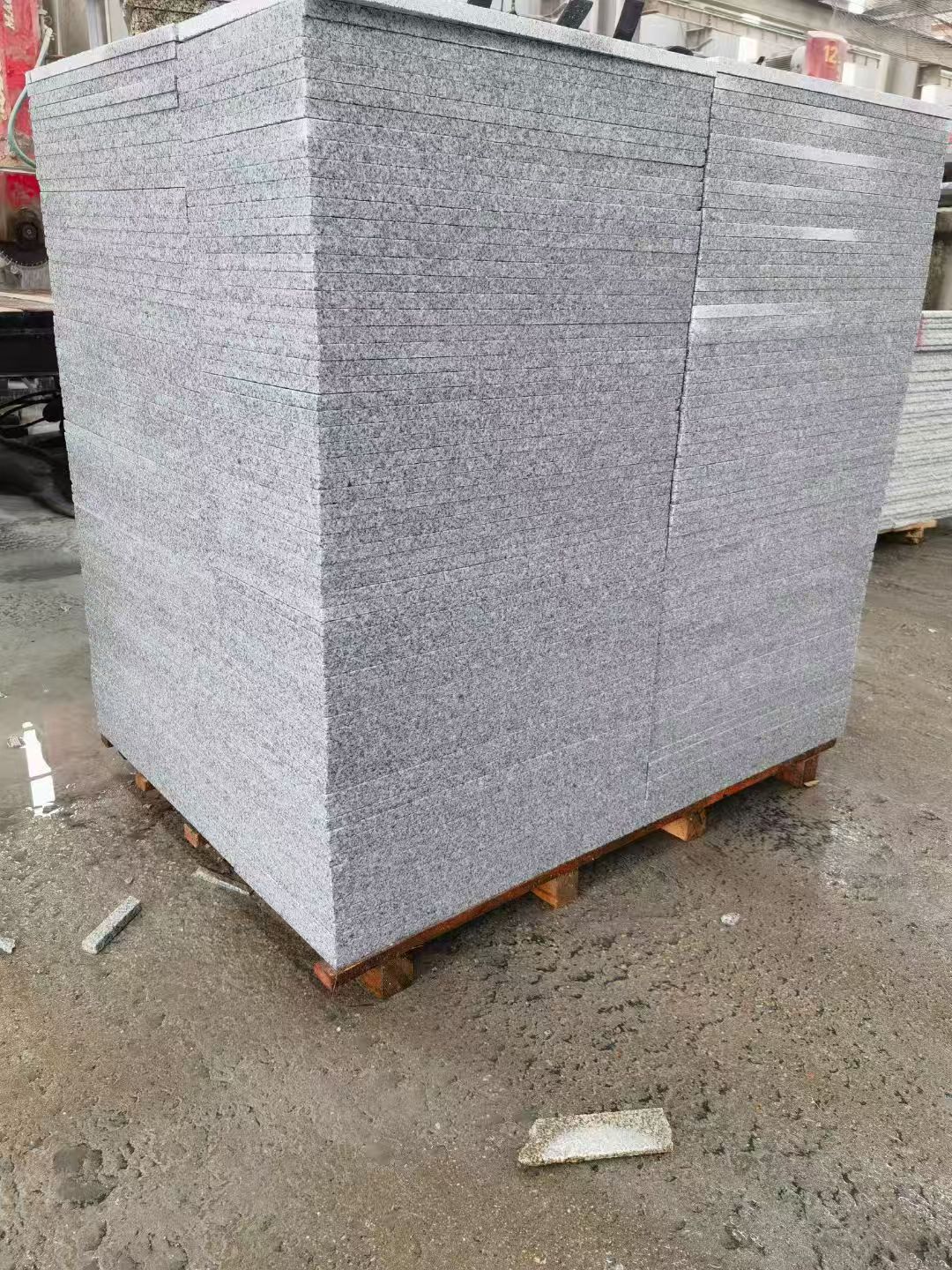 徐州 芝麻白火烧面1.8厚300*600地铺石，尺寸标准，厚薄均匀