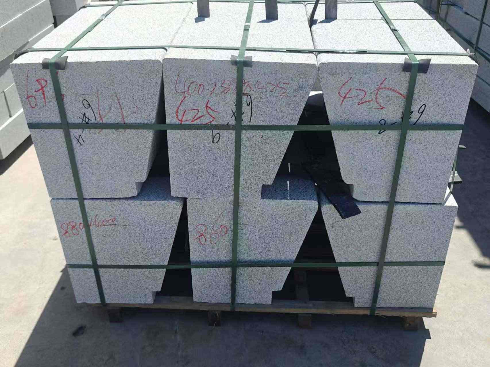 徐州 芝麻白异形坐凳，石凳