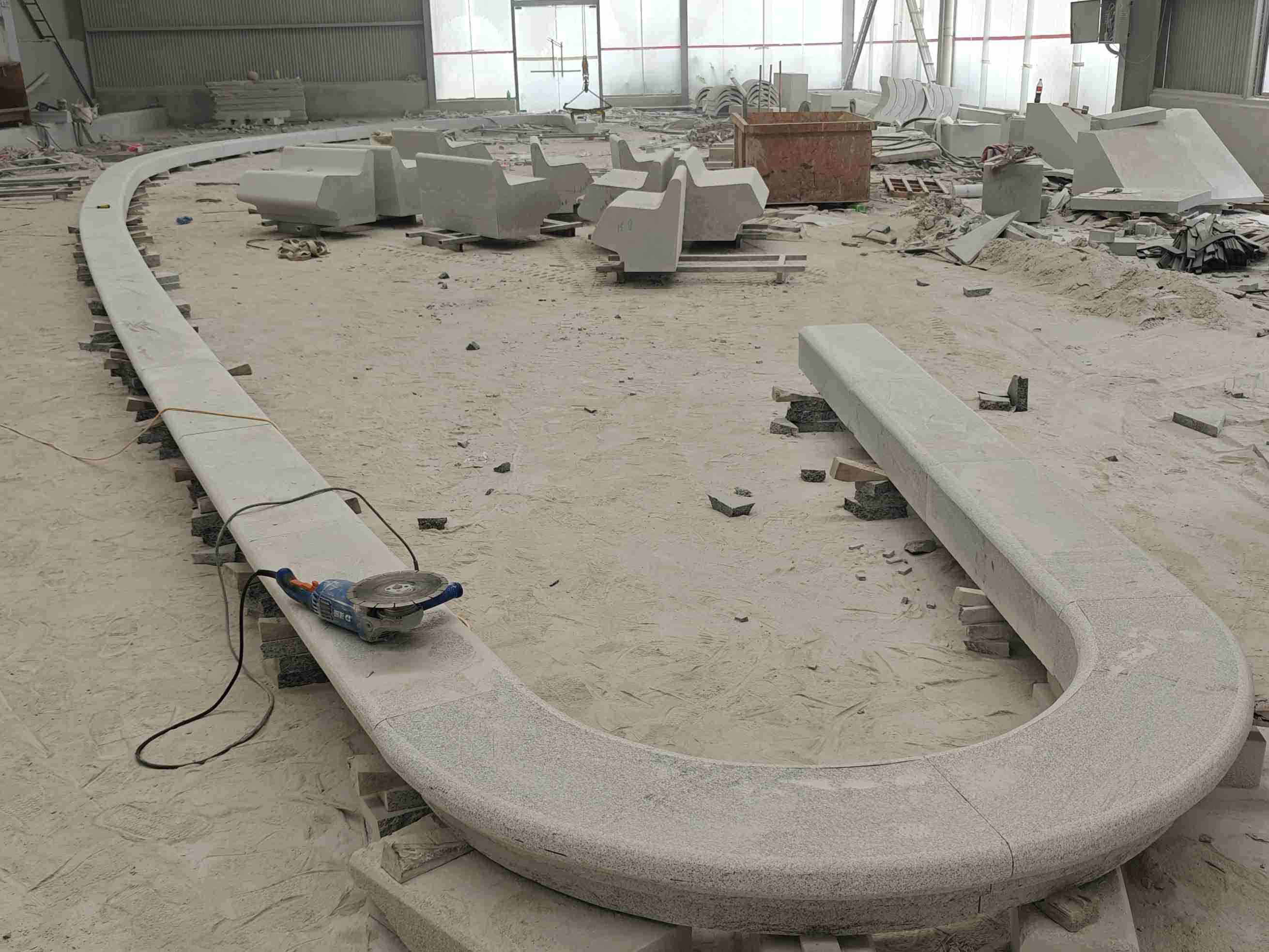 徐州 芝麻白花岗岩弧形花坛石，坐凳石