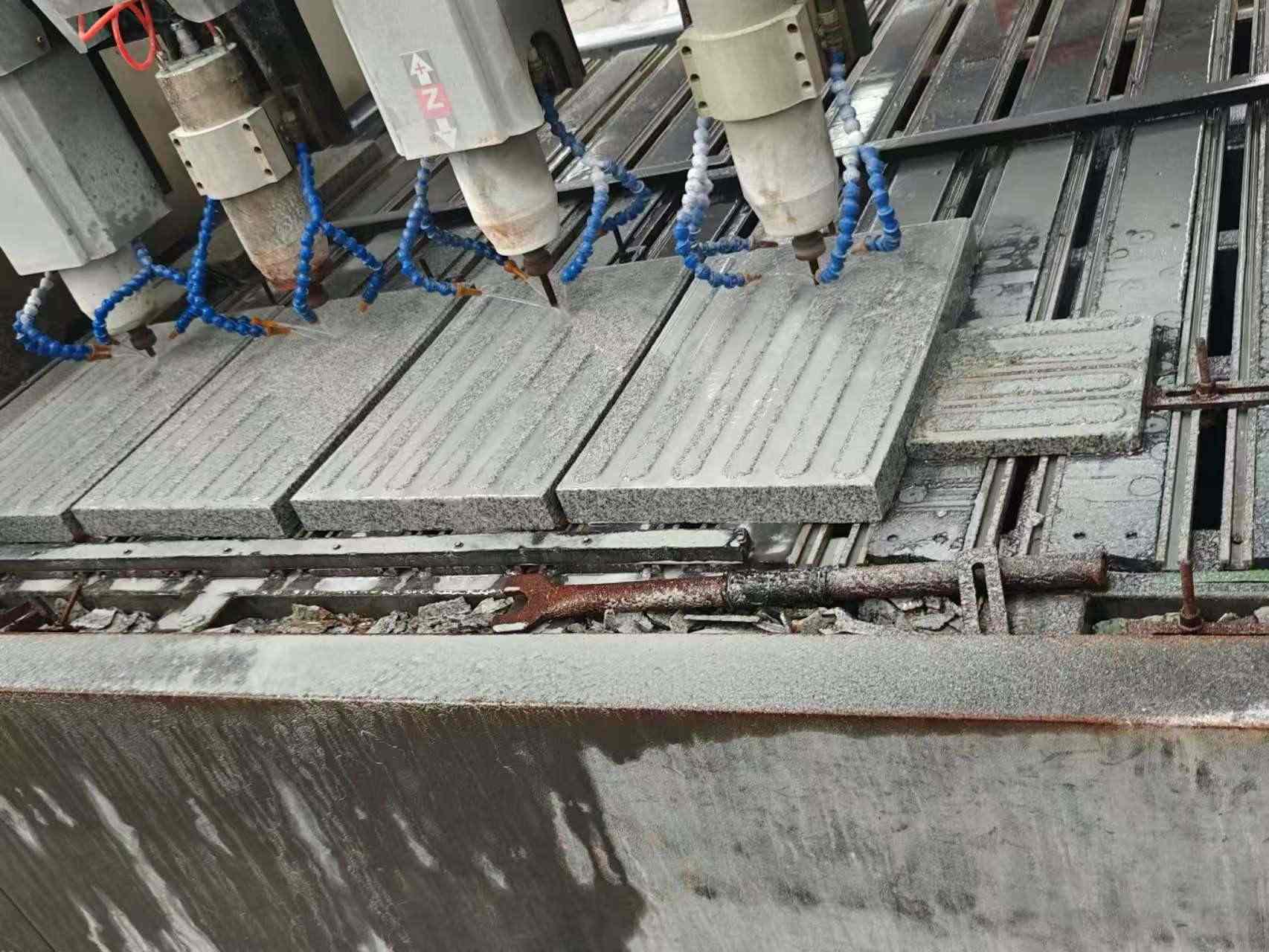 徐州 芝麻白花岗岩荔枝面盲道雕刻