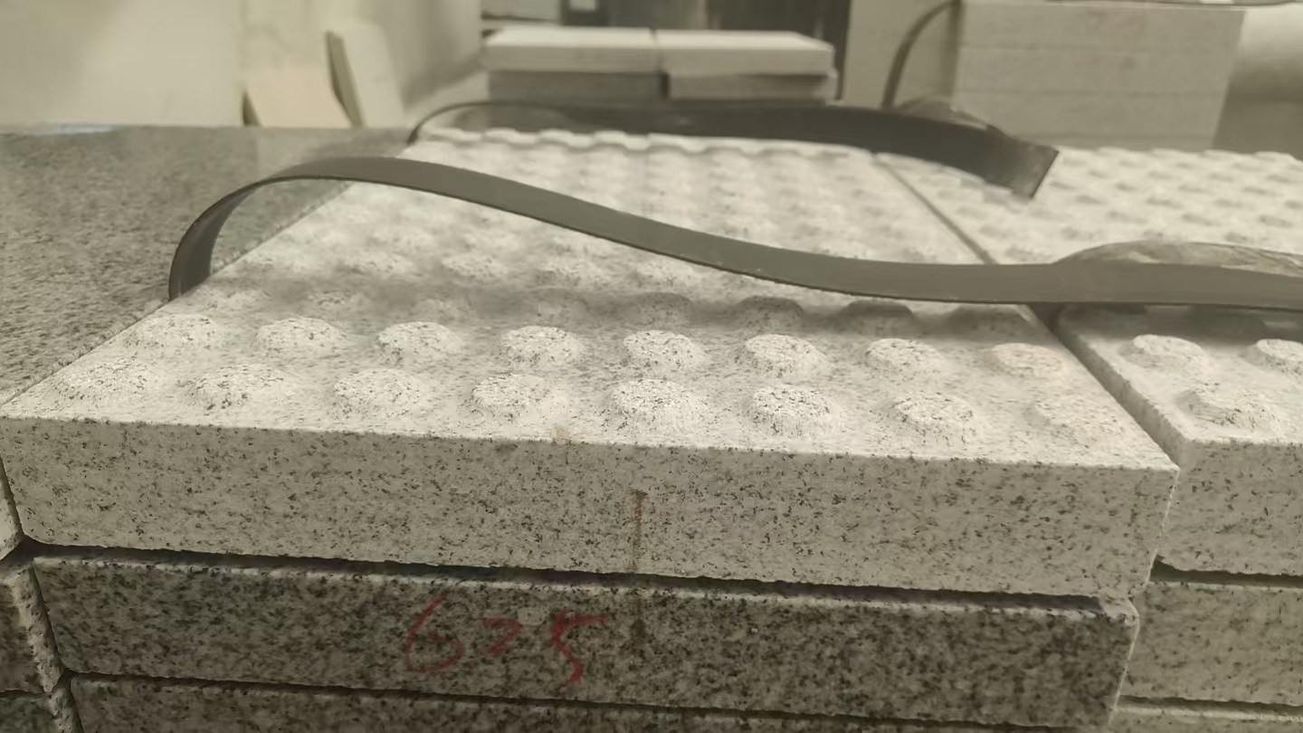 徐州 芝麻白花岗岩6.0公分荔枝面五轴加工雕刻盲点