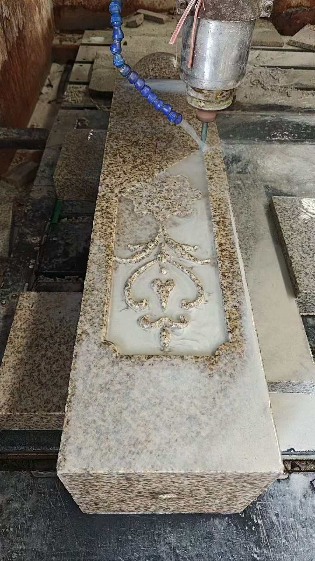 徐州 黄金麻花岗岩异形加工雕刻栏杆大柱