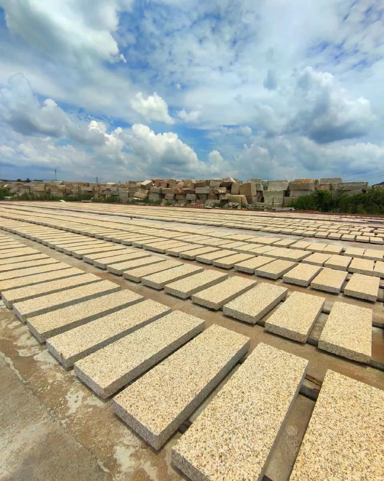 徐州 黄金麻花岗岩荔枝面地铺石防护中