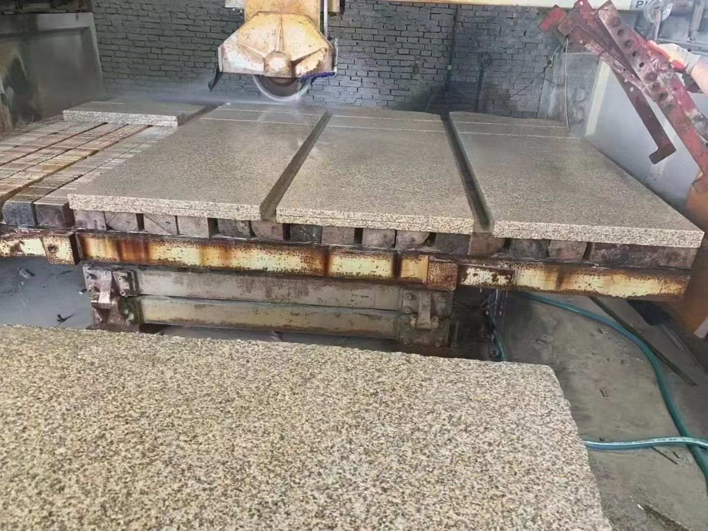 徐州 黄金麻荔枝面成品板加工