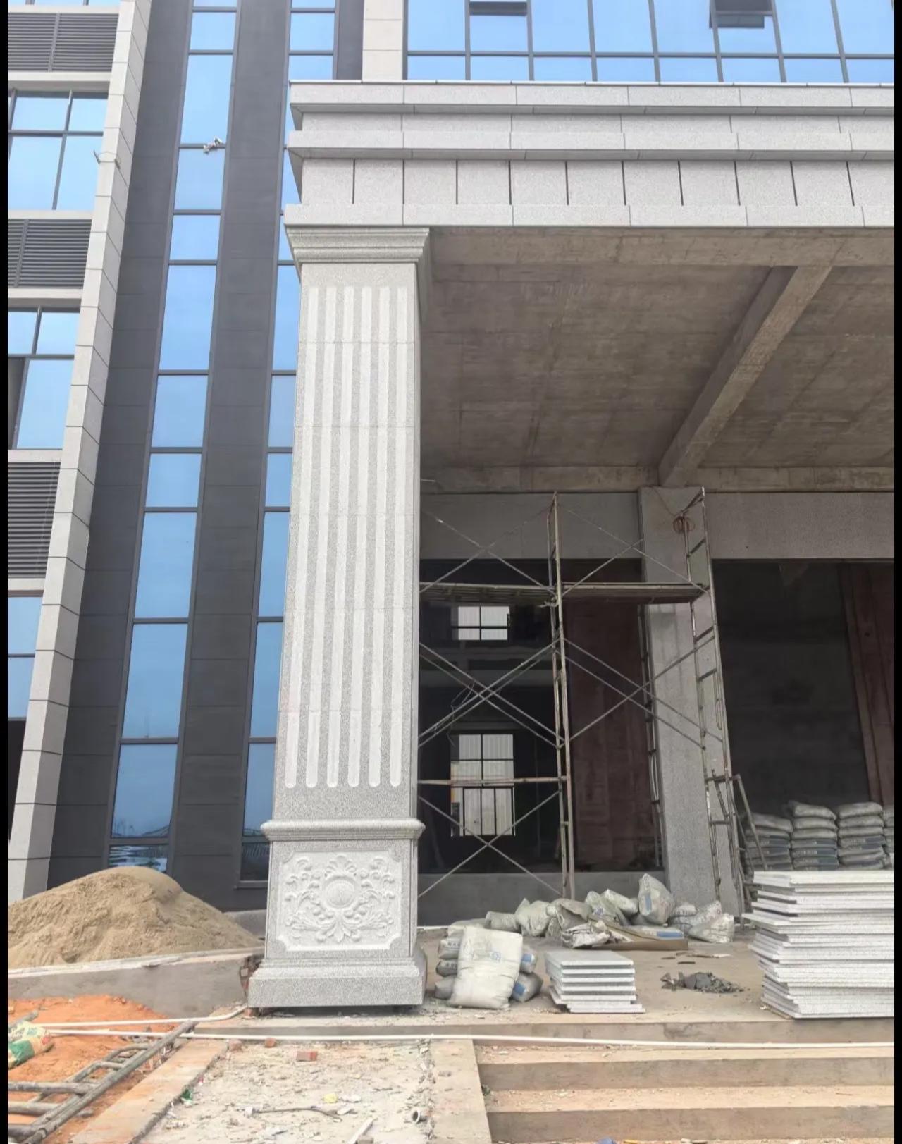 徐州 芝麻白光面花岗岩门楼大柱（罗马柱）配雕花底座