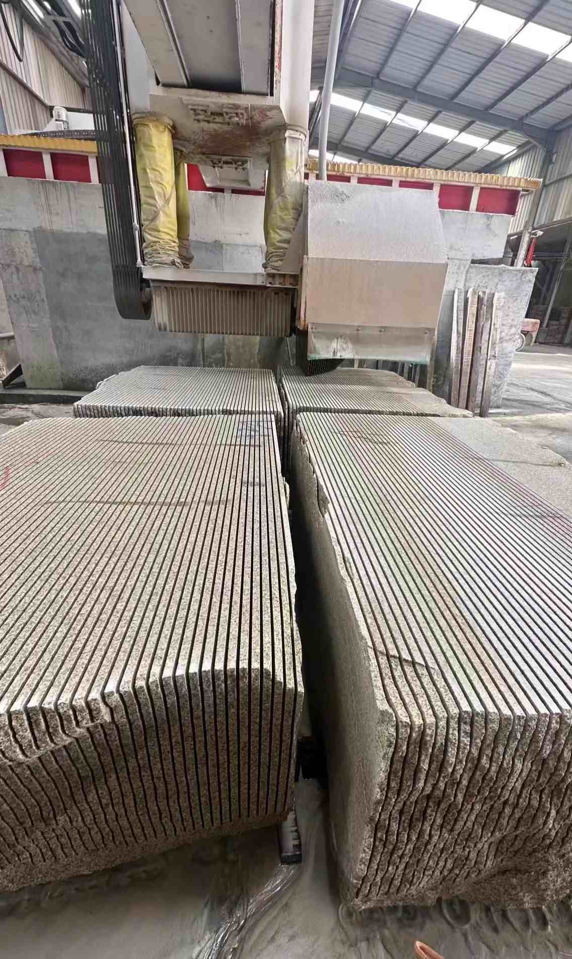 徐州 车间生产日常，黄金麻白麻花岗岩