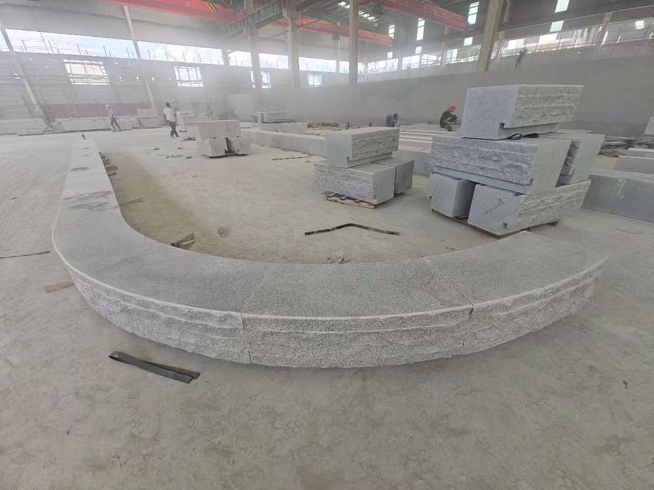 徐州 芝麻白异形坐凳，自然面光面弧形加工