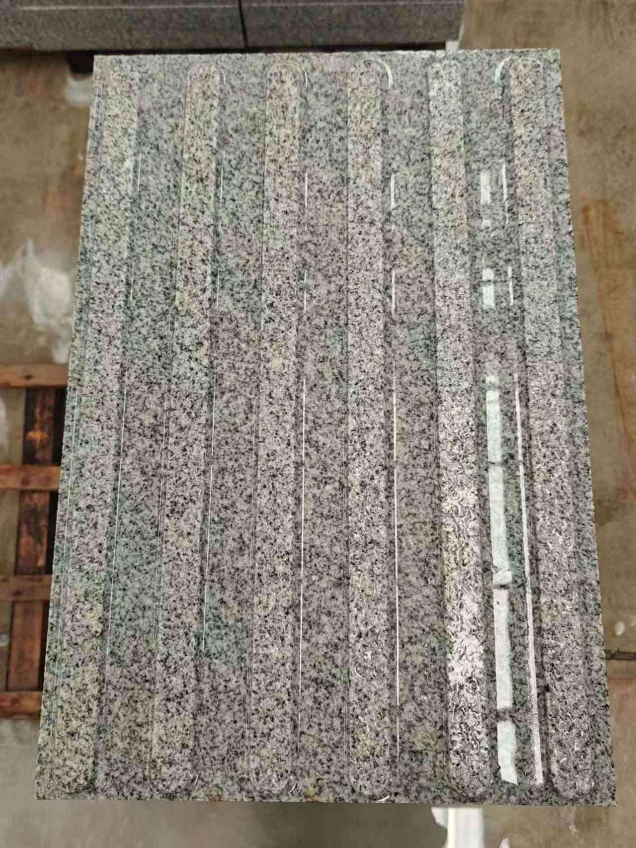 徐州 芝麻白花岗岩荔枝面雕刻盲道，盲条