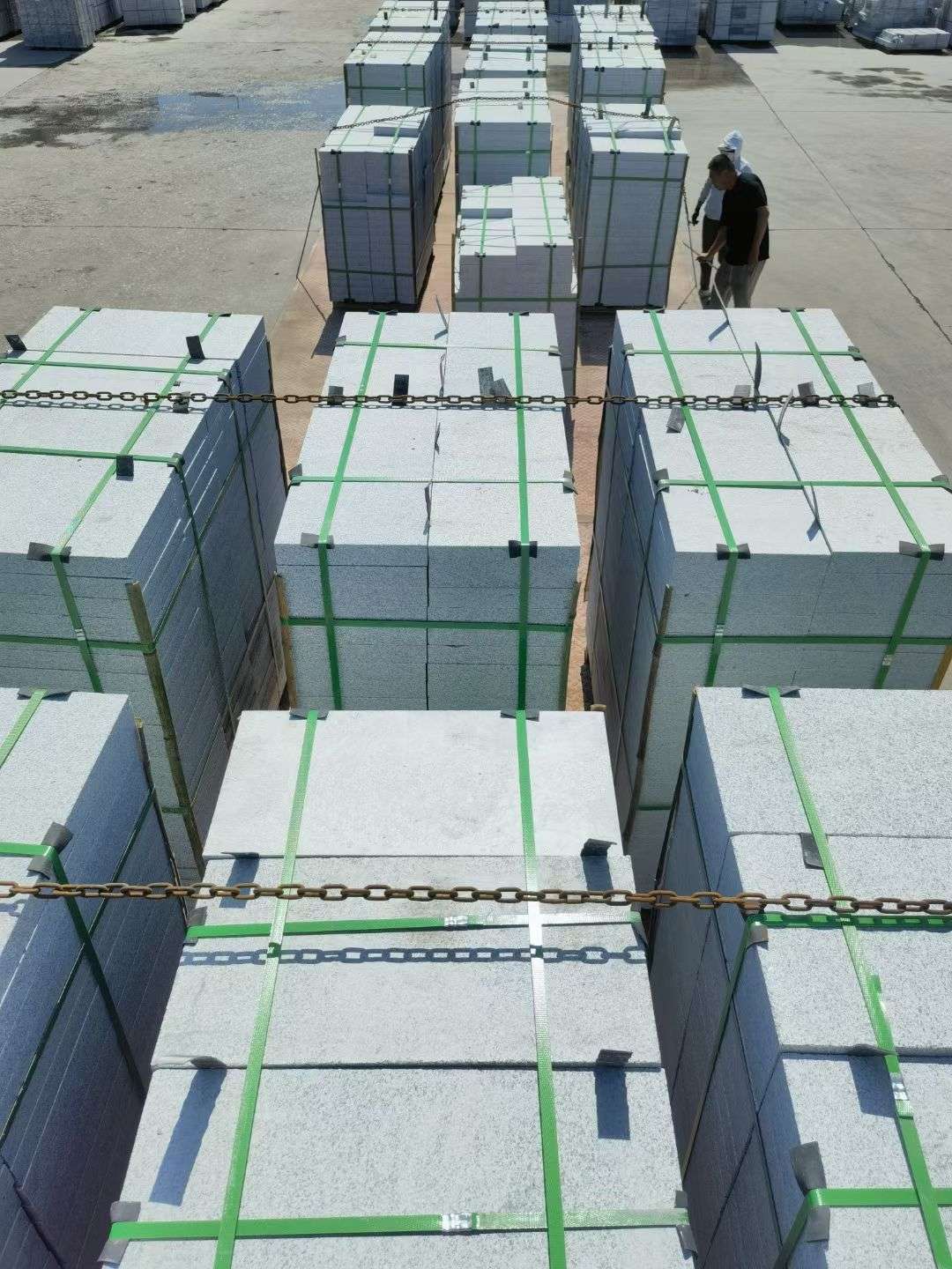 徐州 芝麻白花岗岩5公分地铺石 花岗岩厂家工厂装车日常