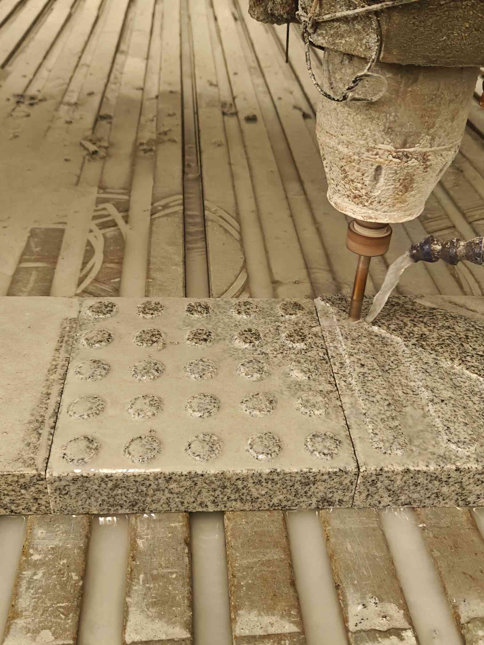 徐州 芝麻白花岗岩石材盲人石、盲道石、盲点石