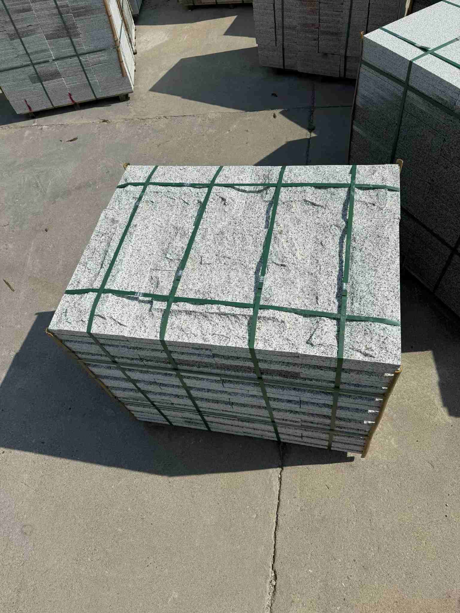 徐州 白麻花岗岩石材自然面蘑菇石成品