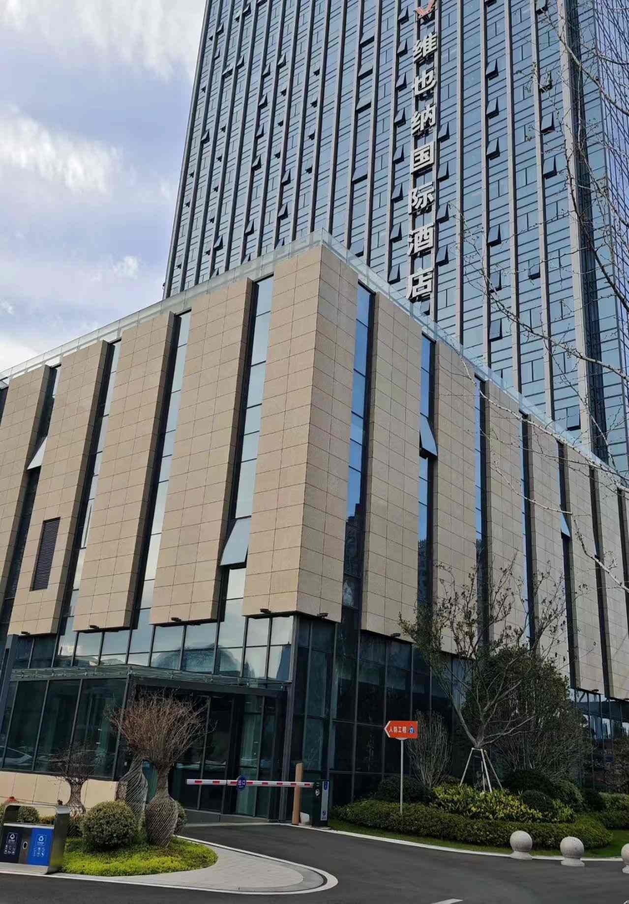 徐州 黄金麻花岗岩外墙干挂