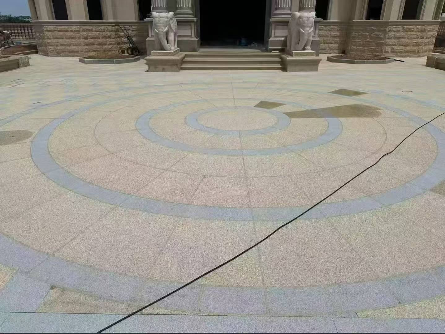 徐州 黄金麻芝麻灰花岗岩石材地铺拼接效果